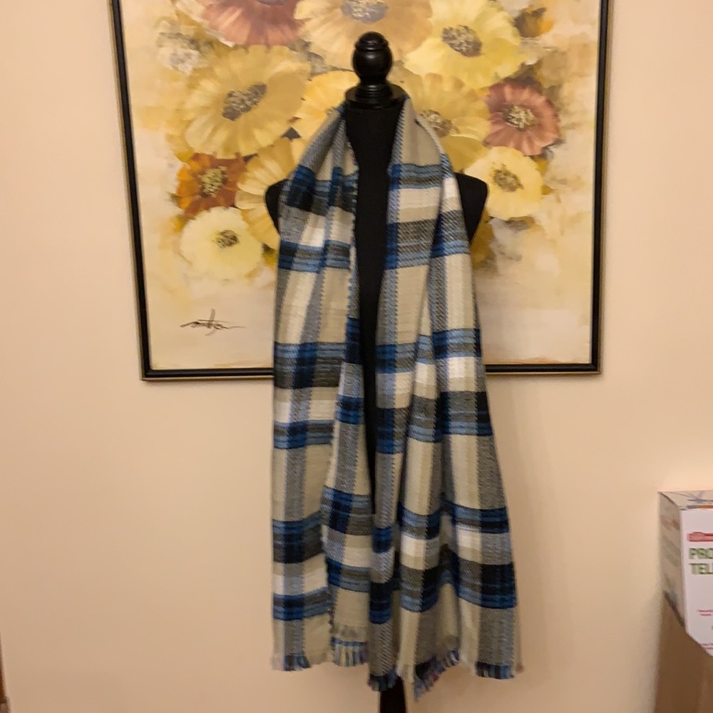 ⭐️3 for $15 checkered blanket scarf/wrap